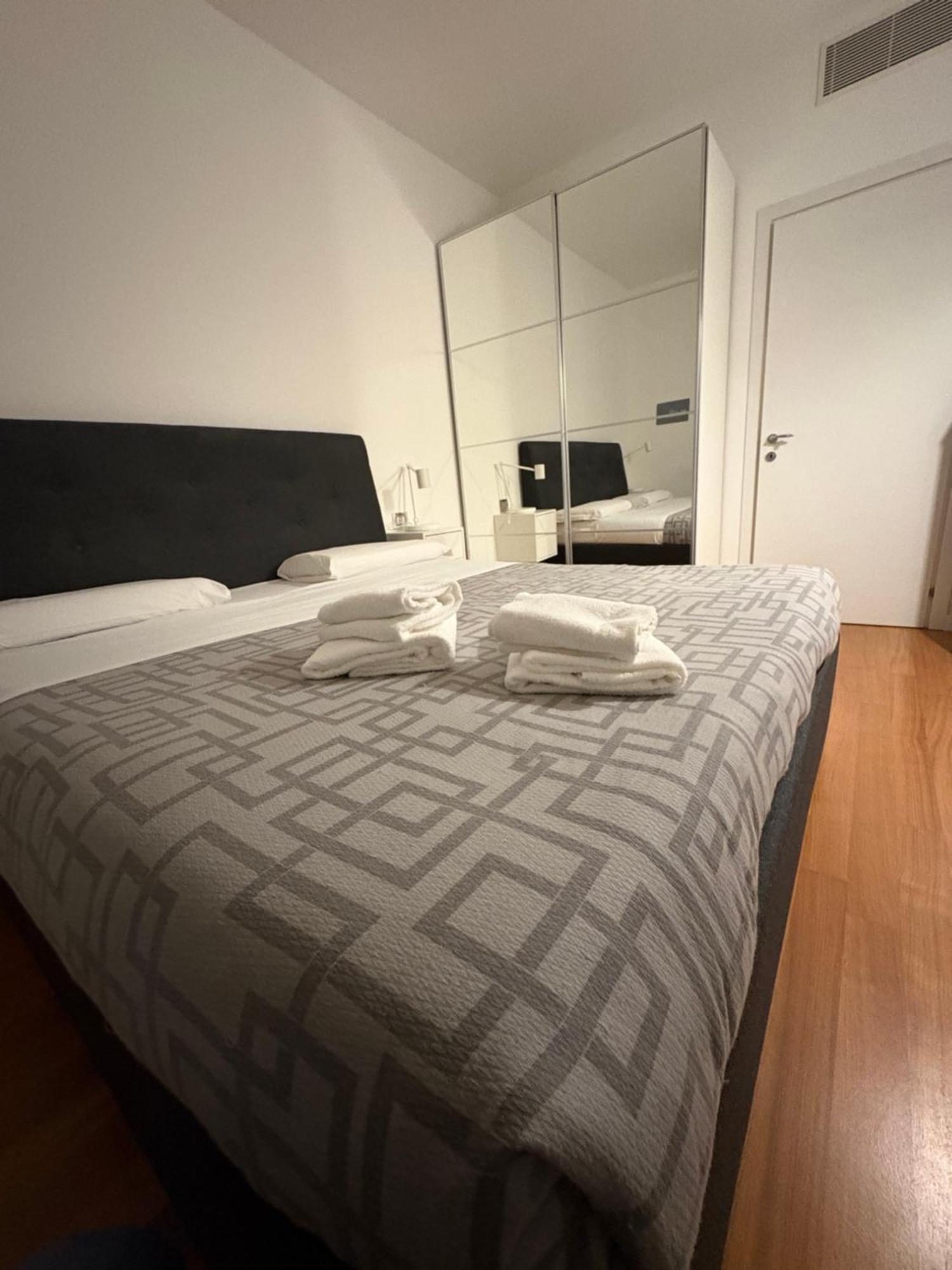 Votre Maison A Milánó Kültér fotó